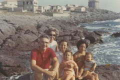 1970-Charlie-woman-GBh-holding-JAH-and-Marisa-holding-CIH-Sardinia-JAH-SardiniafamilyFriends